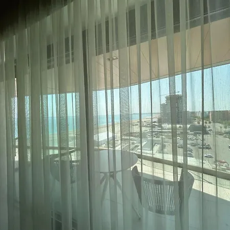 شقة Crowne