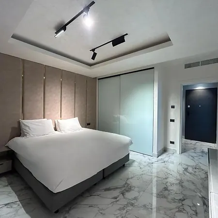 アパート Crowne ママイア